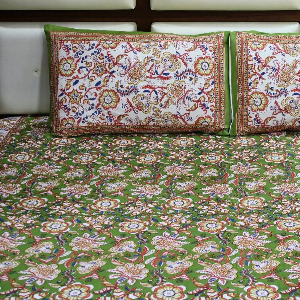 Green Floral Print Bedsheet set - GHAAVI.