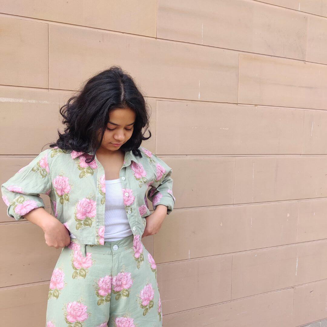 Guldasta Green Cotton flex straight Pants - GHAAVI.