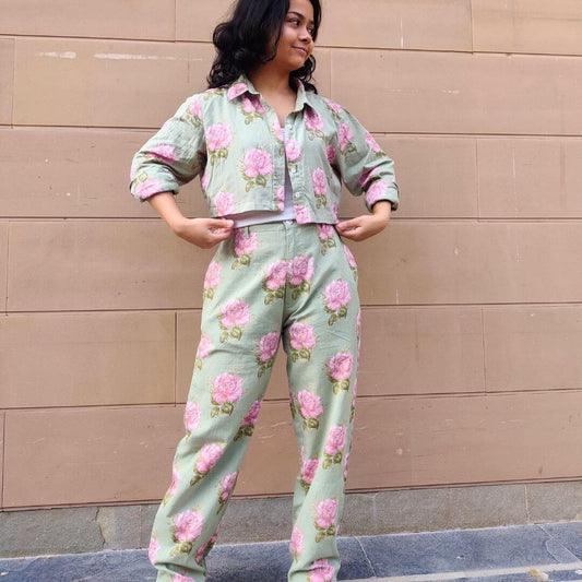 Guldasta Green Cotton flex straight Pants - GHAAVI.